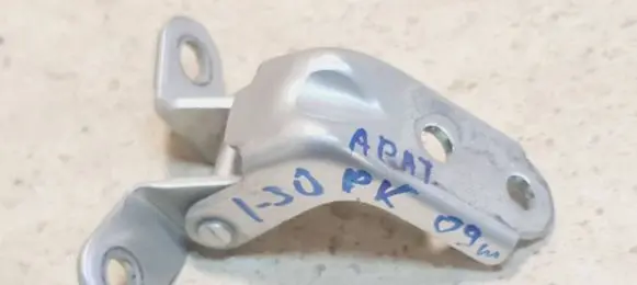 Hyundai i30 Front door lower hinge HDFRLL