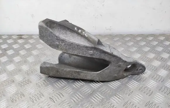 Volkswagen Transporter - Caravelle T5 Engine mounting bracket 7L0109370