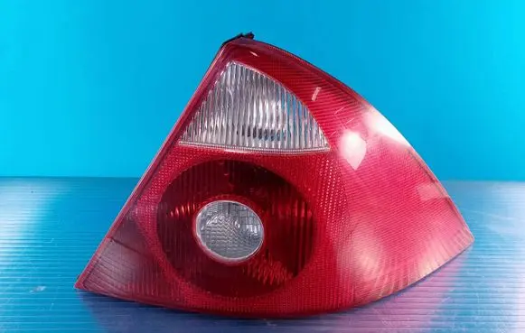 Ford Mondeo Mk III Rear/tail lights 1S7113404A
