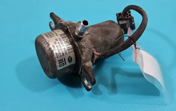 Opel Astra J Vacuum pump 13398752 IMPRK1478334