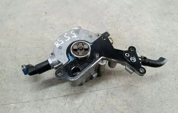 Volkswagen PASSAT B6 Vacuum pump BOSCH