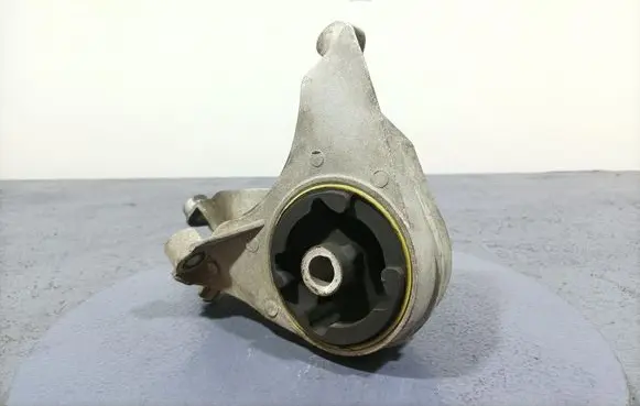 Chevrolet Captiva Gearbox mounting bracket 