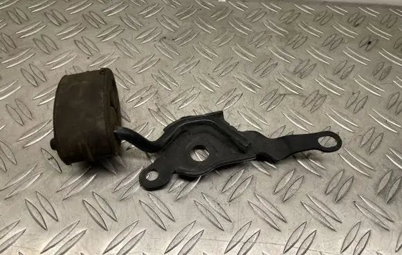 Volvo S60 Muffler mount bracket/holder 6G9N5D261CB 30748235