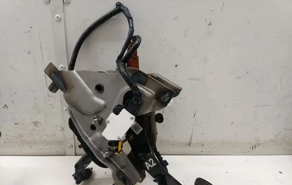 Nissan Qashqai J12 Clutch pedal 465036UA0D