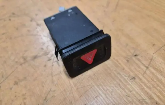 Volkswagen Golf IV Hazard light switch 1J0953235G 1J0953235A 1J0953235D