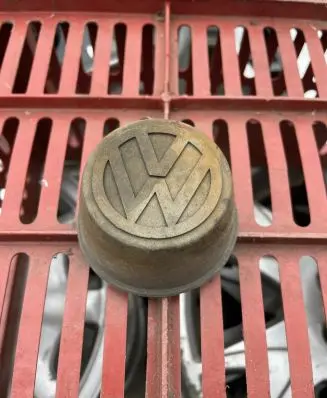 Volkswagen Golf I Original wheel cap 321601171A