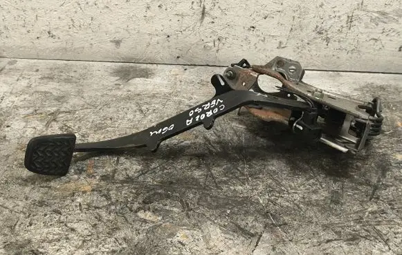 Toyota Corolla Verso AR10 Clutch pedal 