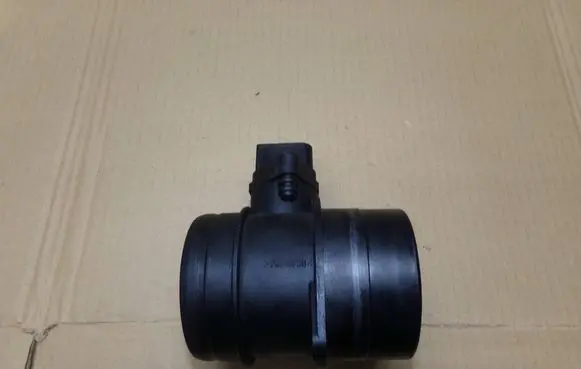 Volkswagen PASSAT B6 Mass air flow meter 0281002461