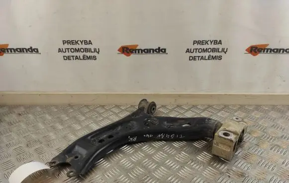 Volkswagen Tiguan Front lower control arm/wishbone 1K0407166C