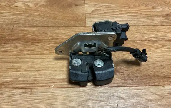 Tailgate/trunk/boot lock/catch/latch