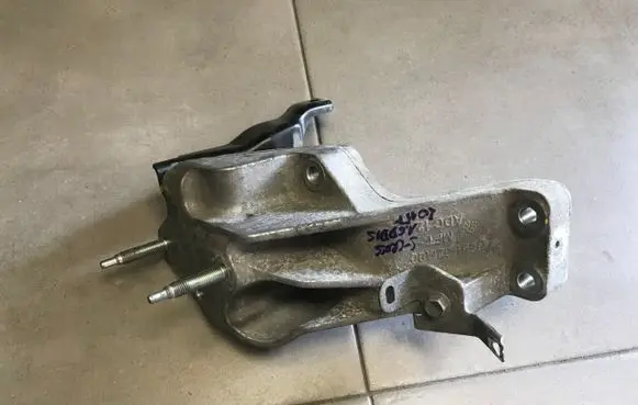 Suzuki SX4 S-Cross Driveshaft support bearing bracket 