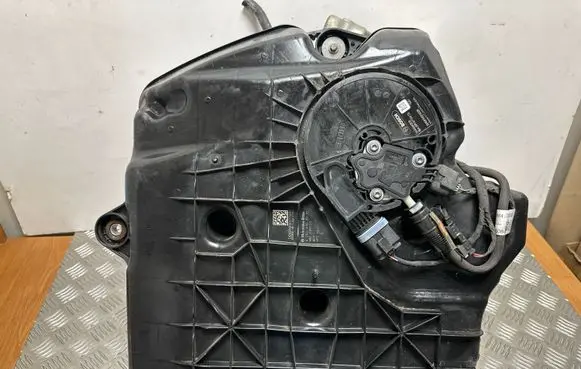 Mercedes-Benz C W205 AdBlue liquid reservoir F25729