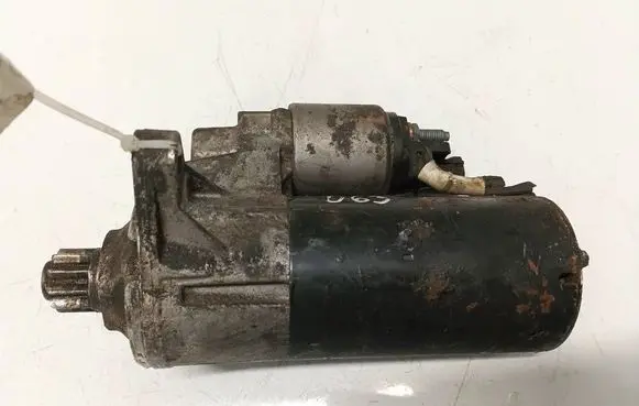 Volkswagen Golf V Starter motor 02E911023H 0001123016
