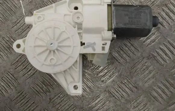 Mercedes-Benz GLS X166 Front door window regulator motor A1669060201