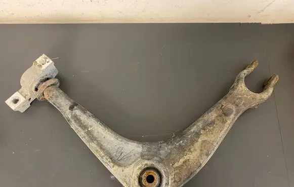 Peugeot 407 Front lower control arm/wishbone 7AAA01 0687754