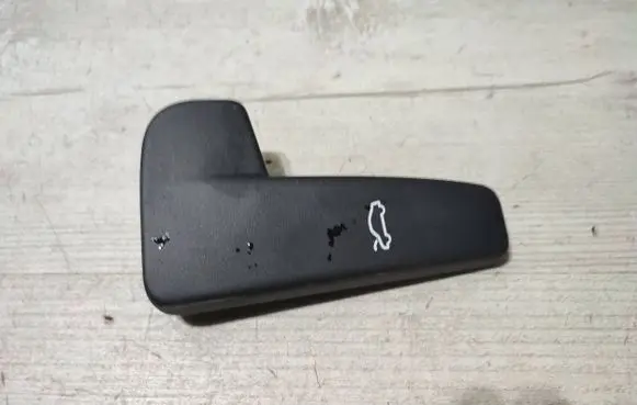 Volkswagen Touran III Engine bonnet (hood) release handle