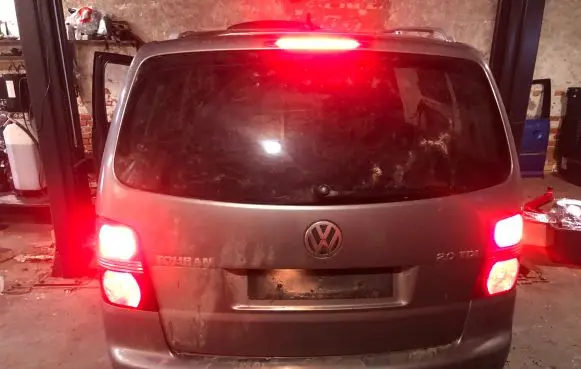 Volkswagen Touran I Third/center stoplight 1T0945097