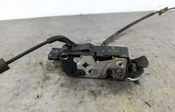Peugeot 207 CC Front door lock