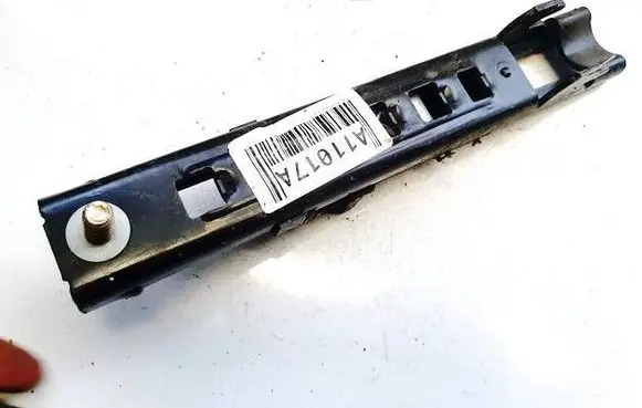 Ford Focus Seat belt adjustment rail 33007942