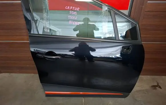 Renault Captur Front door