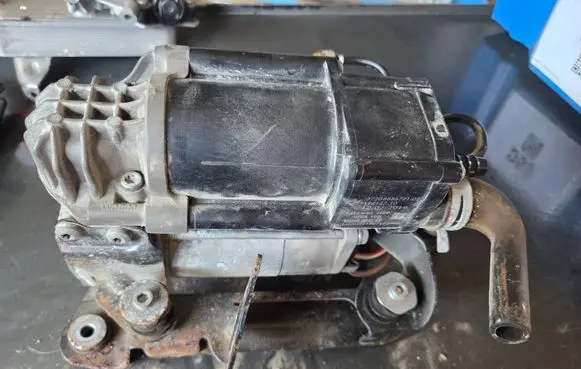 BMW 5 G30 G31 G38 Air suspension compressor/pump 6886721 4154034380 19412710