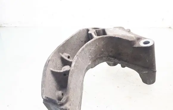 Mercedes-Benz B W245 Engine mounting bracket A1692410601