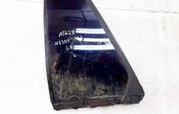 Rear vent window glass