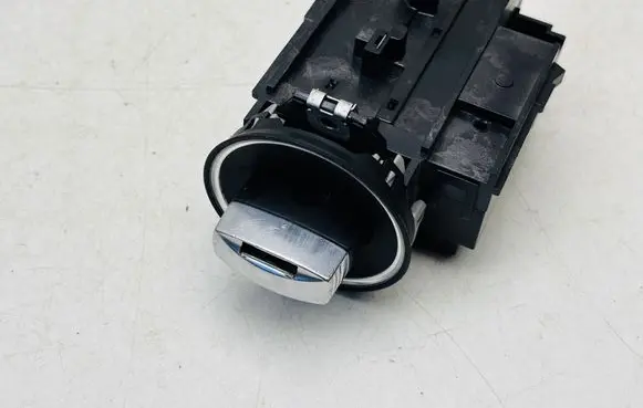 Volkswagen PASSAT B7 Ignition lock 3C0905843AD