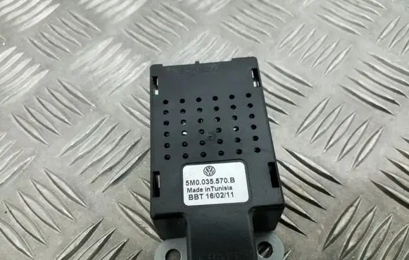 Volkswagen Golf VI Aerial antenna amplifier 5M0035570B