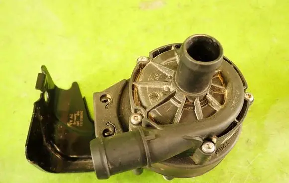 Skoda Octavia Mk4 Water pump 