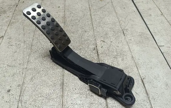 Mercedes-Benz ML W164 Accelerator throttle pedal