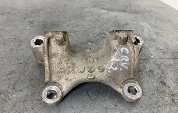 Honda CR-V Engine mounting bracket T1G