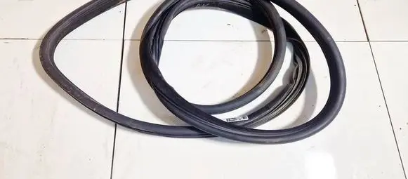 Fiat Croma Rubber seal front coupe door 