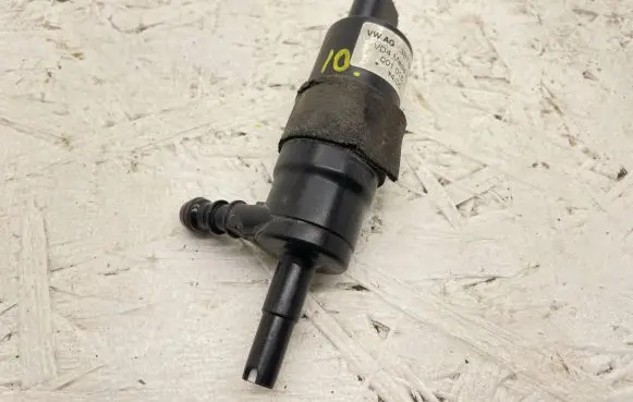 Audi A6 S6 C6 4F Windscreen/windshield washer pump 3B7955681