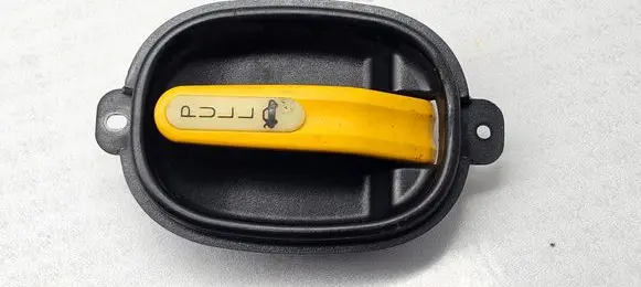Hyundai Sonata Loading door interior handle 812213K000