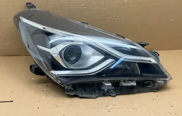 Toyota Yaris Headlight/headlamp 811300DJ90