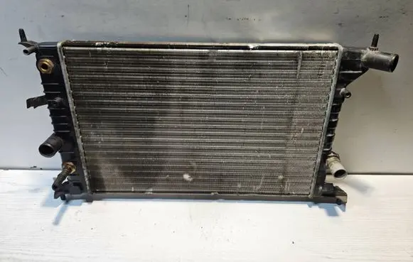Opel Vectra B Coolant radiator 