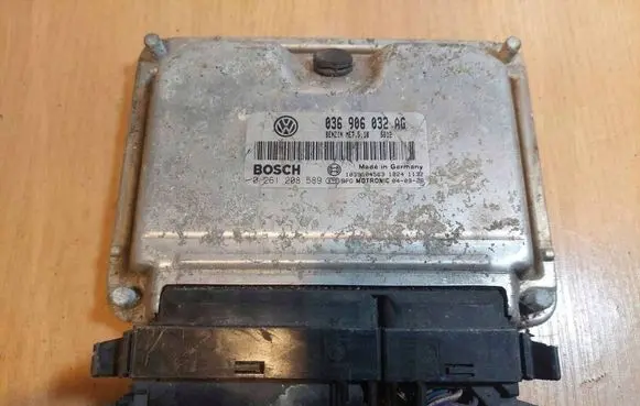 Volkswagen Golf V Engine control unit/module ECU 0261208589 036906032AG ME7.5.10