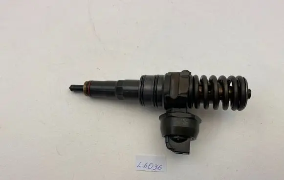 Volkswagen Caddy Fuel injector 038130073B