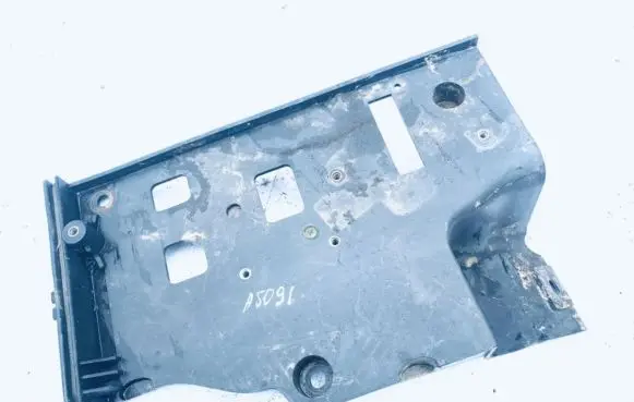 Land Rover Discovery 3 - LR3 Battery box tray dwm500021