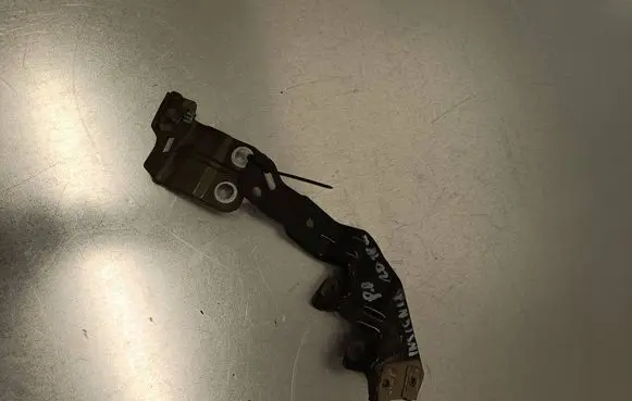 Opel Insignia B Fender mounting bracket 