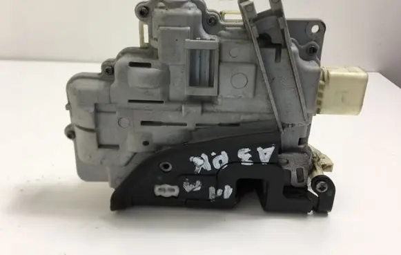 Audi A3 S3 8P Front door lock 4F2837015