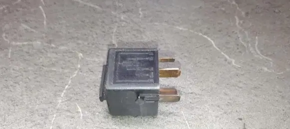 BMW Z3 E36 Fuel pump relay 2244872