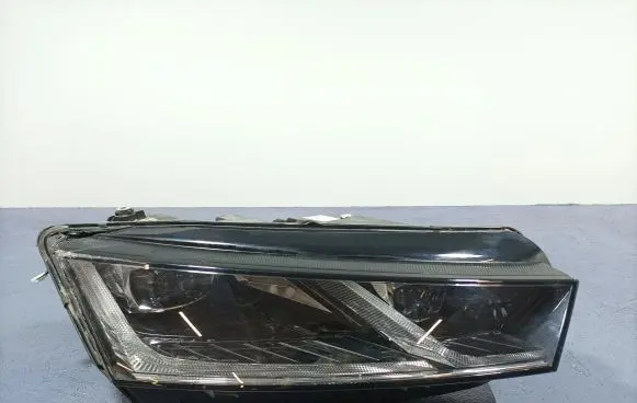 Skoda Octavia Mk4 Headlight/headlamp 5E4941016A