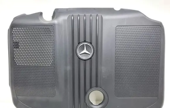 Mercedes-Benz E W212 Engine cover (trim) A6510101467