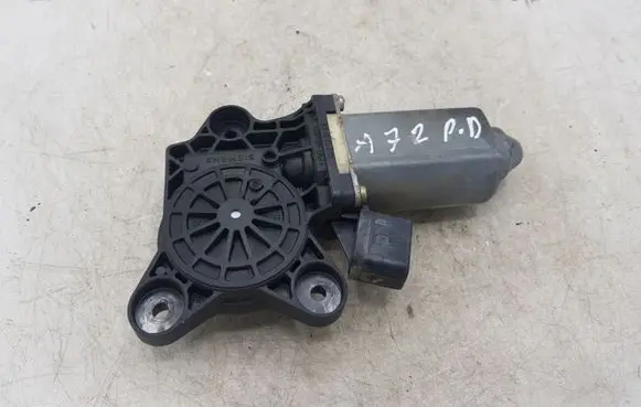 Mercedes-Benz C W203 Front door window regulator motor 119650105 77430030