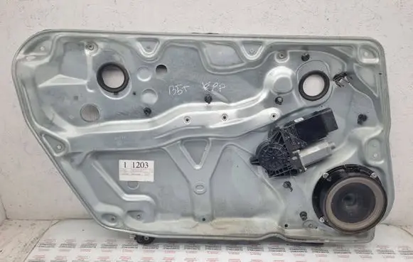 Volkswagen PASSAT B5.5 Front door window regulator with motor 3B4837751JK