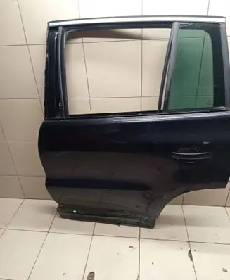 Volkswagen Tiguan Rear door 