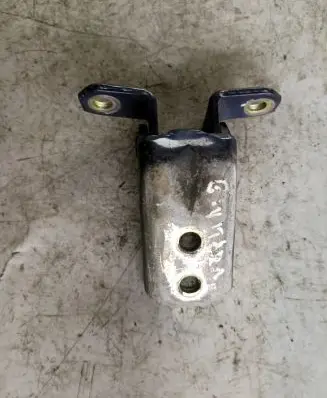 Suzuki Grand Vitara I Front door upper hinge