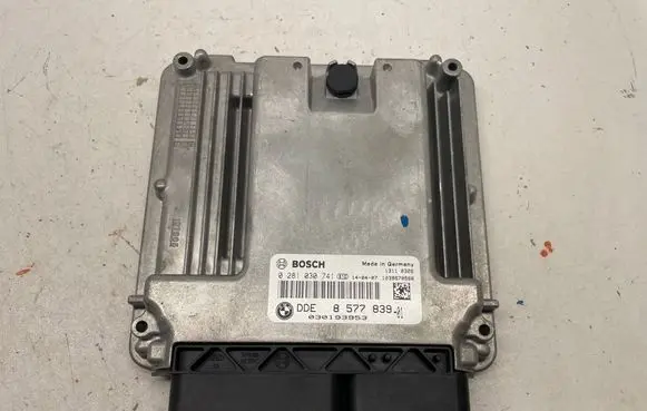 BMW 5 F10 F11 Engine control unit/module 8577839 0281030741 030193953